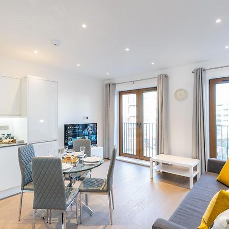 St Albans 2 Bed Luxury City Apartment, 5 Mins Walk To Train & Allocated Parking Eksteriør billede