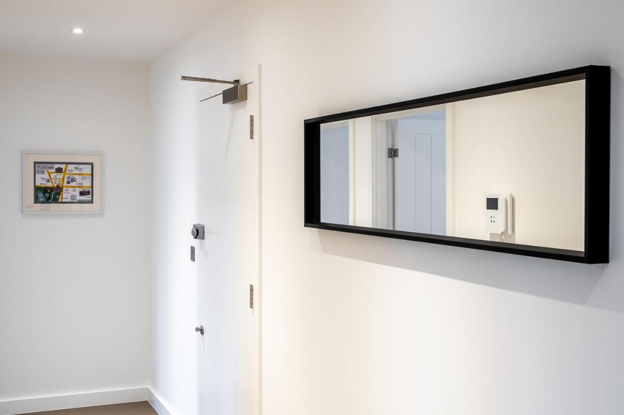 St Albans 2 Bed Luxury City Apartment, 5 Mins Walk To Train & Allocated Parking Eksteriør billede