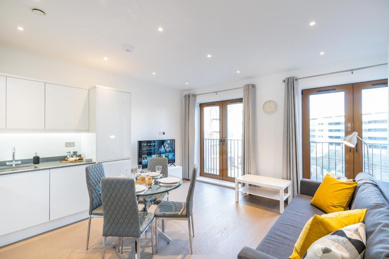 St Albans 2 Bed Luxury City Apartment, 5 Mins Walk To Train & Allocated Parking Eksteriør billede