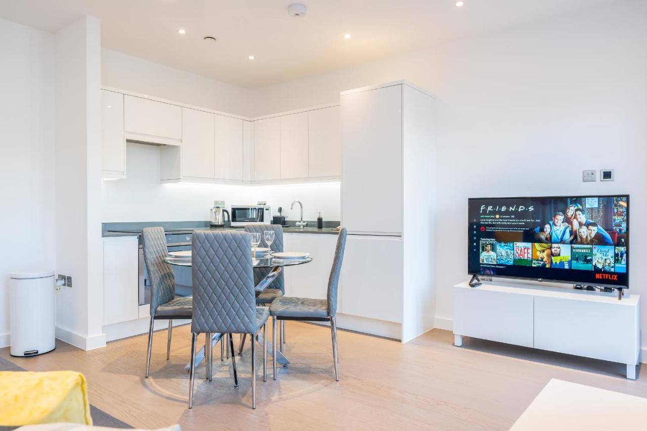 St Albans 2 Bed Luxury City Apartment, 5 Mins Walk To Train & Allocated Parking Eksteriør billede